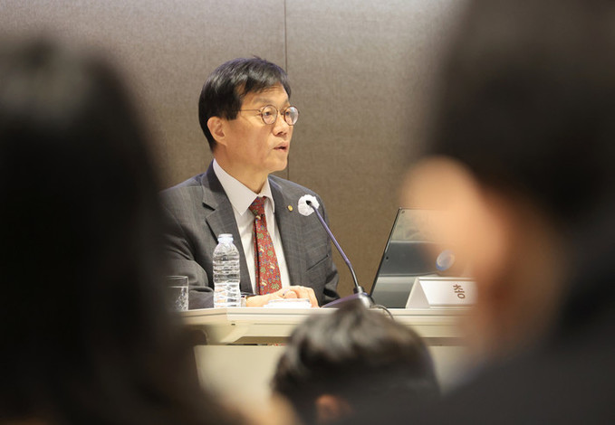 이창용, 올해 경제성장률 1.8% 전...