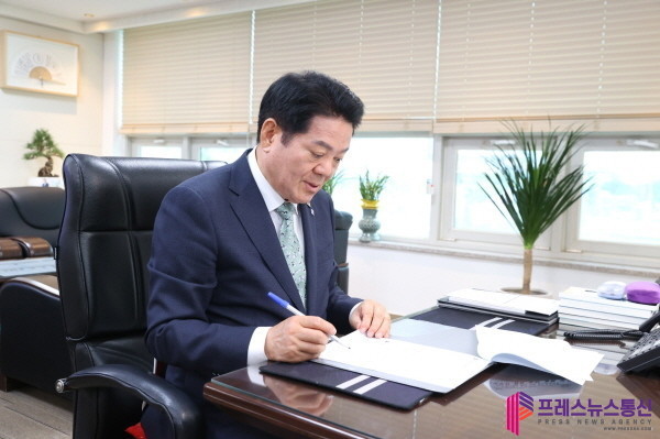 최대호 안양시장, 민선 9기 1호 결...
