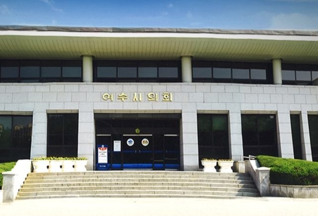 여수시의회, “여수공항 방위각시설 개...