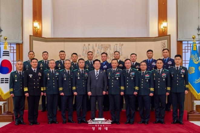 이재명 대통령, 중장 진급·보직신고 ...