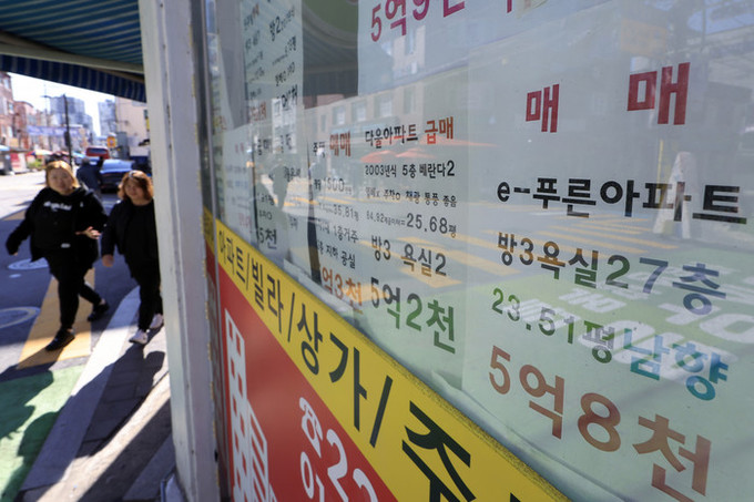 "어렵게 자격증 땄는데" 공인중개사 1만명 줄어… 매출 2% 감소