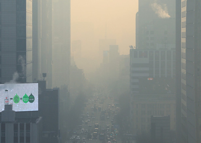 [오늘 날씨] 뿌연 하늘 속 봄 기운 성큼… 낮 최고 17도 '포근'