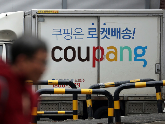 쿠팡, 개인정보 유출에 영업이익 97% 감소… 김범석 고개 숙여