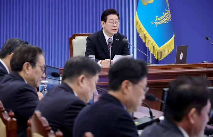 천정부지 집값 잡기에 세제·금융·규제 총동원… 이 대통령 "고가 주택 규제"