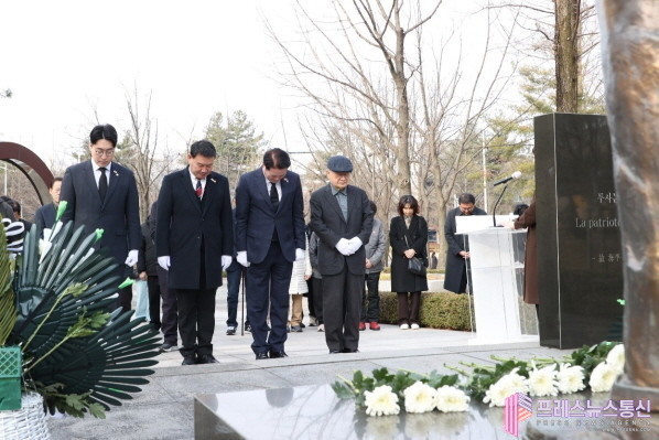 안양시, 제107주년 3・1절 맞아 애국지사 기념상 참배