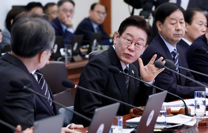 이 대통령 “주한미군 무기반출 반대… 관철할 수 없는 현실”