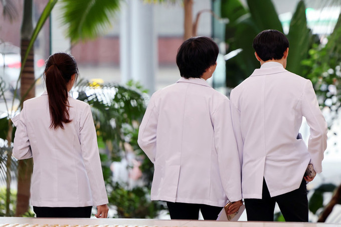 1년에 병원 300번 넘게 가는 환자… "진료비 90% 낸다"