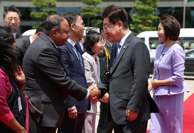 이 대통령 인도에 베트남 세일즈 외교… 또 럼 서기장과 정상회담