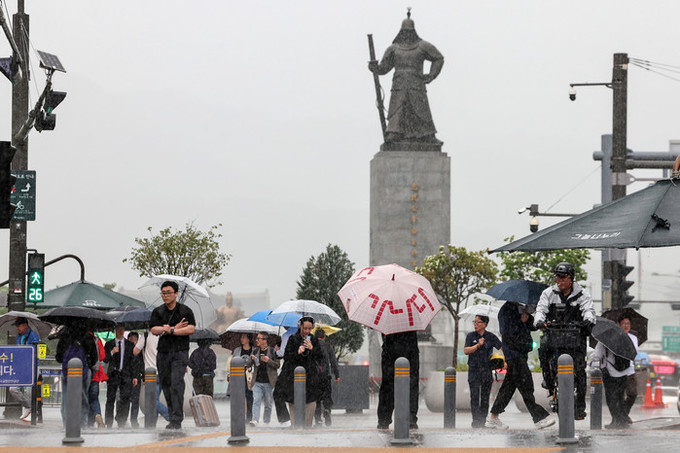 [내일 날씨] 봄비 내리고 황사 물러나… 미세먼지 '나쁨'
