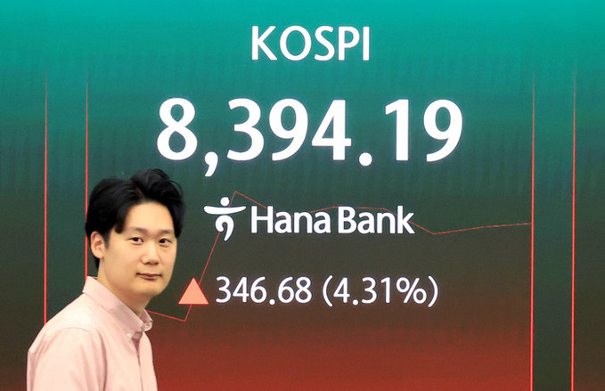 '8400' 코스피 또 달린다… SK하이닉스, 시총 '1조달러 클럽' 진입