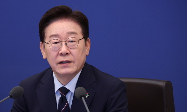 '달러 강제매각' 가짜뉴스 누가 퍼뜨렸나… 이재명 "반드시 찾아내 엄단"