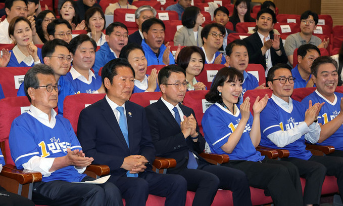 6·3 지방선거 민주당 12곳 압승… 지방권력도 파란 물결