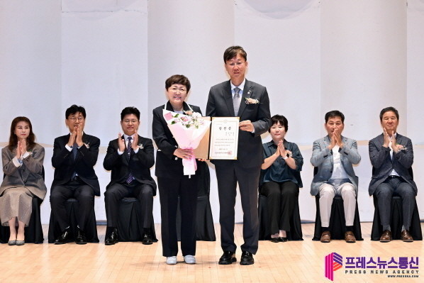 안산시 최초 연임 이민근 시장 당선인, 당선증 교부받아