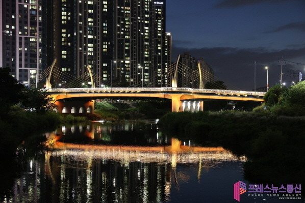 안양 비산대교, 화려한 빛으로 재탄생…노후 경관조명 전면 교체
