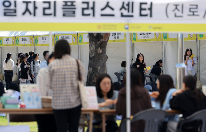 6월 취업자 수 6.3만명 증가… 고용률은 26개월째 감소