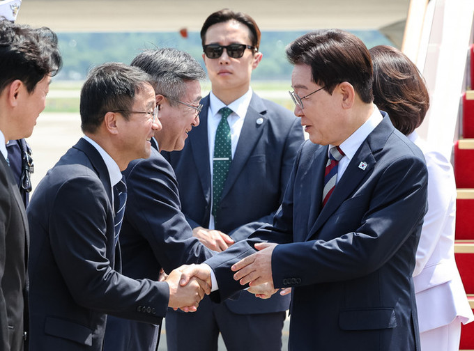 이 대통령, 비공개 부동산 '마라톤 회의'… "신속한 주택 공급 방법 찾아야"