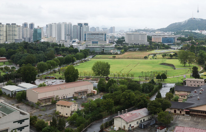 용산공원 '20년 빗장' 풀리나… 청와대 "금싸라기 땅 잘 활용해야"