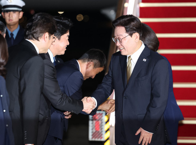 이 대통령 지지율 37.9%, 2주째 상승… "순방외교 긍정 평가"