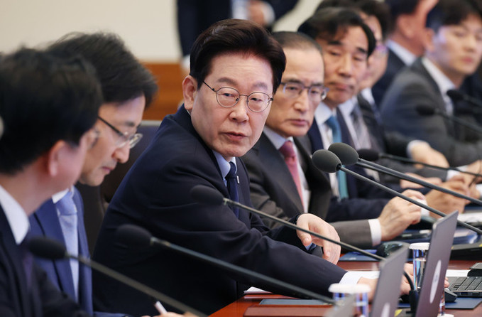 이 대통령 지지율 3주 만에 반등… 민주 36.2%·국힘 40.9%
